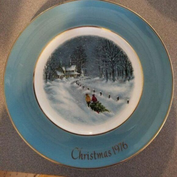 Christmas 1976 Plate Avon Holiday Collector - Picture 1 of 5